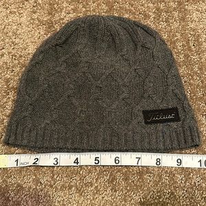 Titleist gray beanie, like new. Worn once.